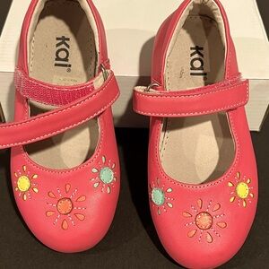 Kai shoes size 10.5 color pink (girls)
